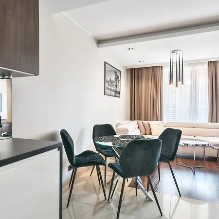 Luxury Old Town With & Gym By Renters 4*