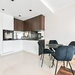 Hotel apartamentowy Luxury Old Town With & Gym By Renters