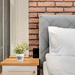Luxury Old Town With & Gym By Renters 4*