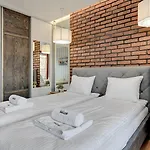 Luxury Old Town With & Gym By Renters Aparthotel