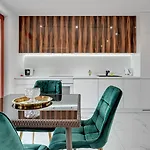 Luxury Old Town With & Gym By Renters 4*