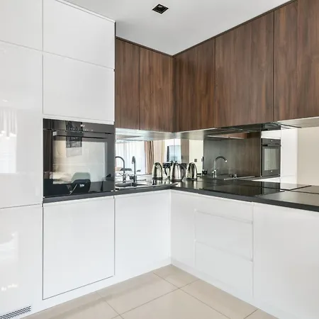 מלון דירות Comfortable With Access To The Gym Dom & House 4*