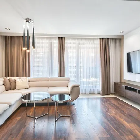 Luxury Old Town With & Gym By Renters Aparthotel 4*