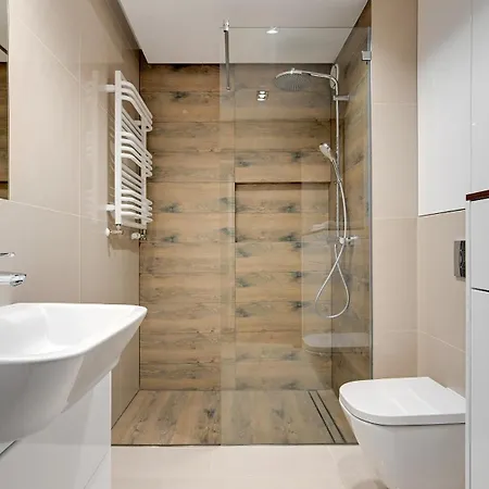 Comfortable With Access To The Gym Dom & House