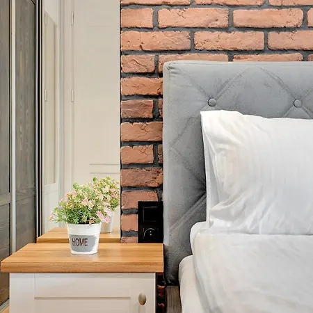 Luxury Old Town With & Gym By Renters 4*