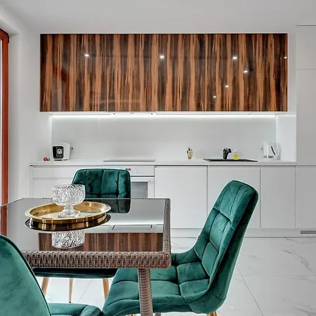 Luxury Old Town With & Gym By Renters 4*