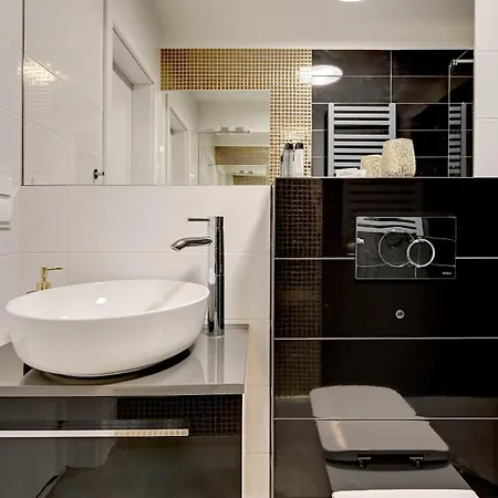Luxury Old Town With & Gym By Renters Aparthotel 4*