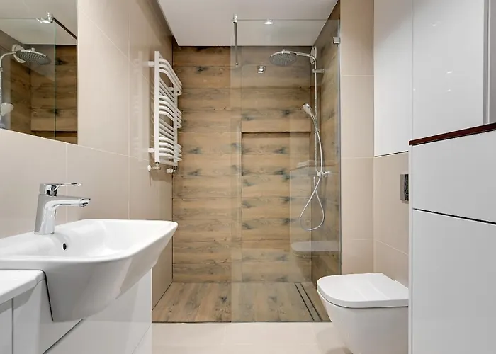 Comfortable With Access To The Gym Dom & House