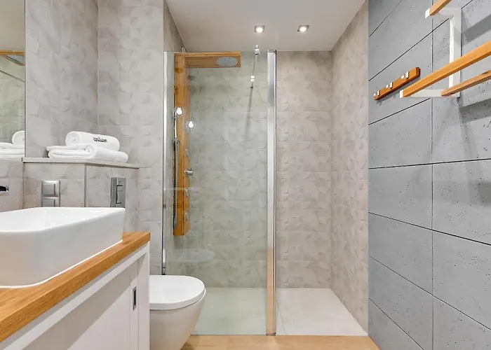 Comfortable With Access To The Gym Dom & House