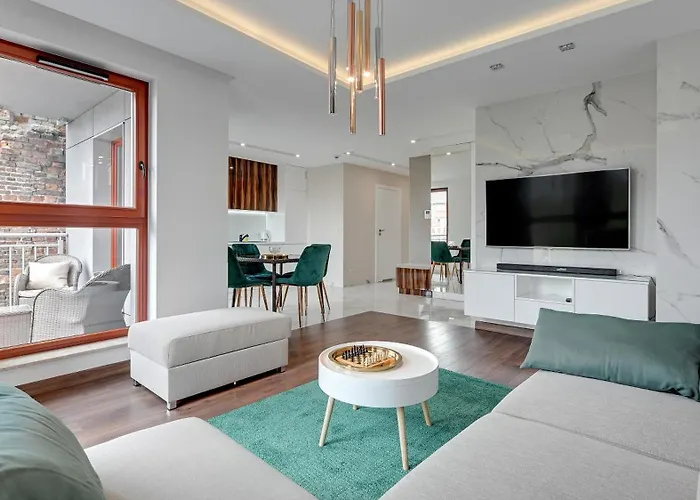 Comfortable With Access To The Gym Dom & House