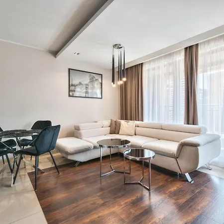 Aparthotel Luxury Old Town With & Gym By Renters 4*